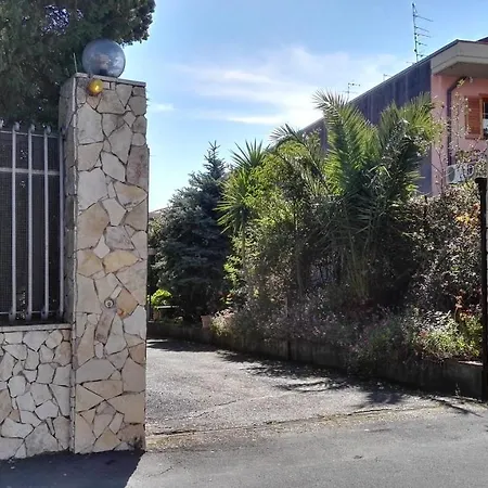 Bed & Breakfast La Rocca Del Gelsomino 2*
